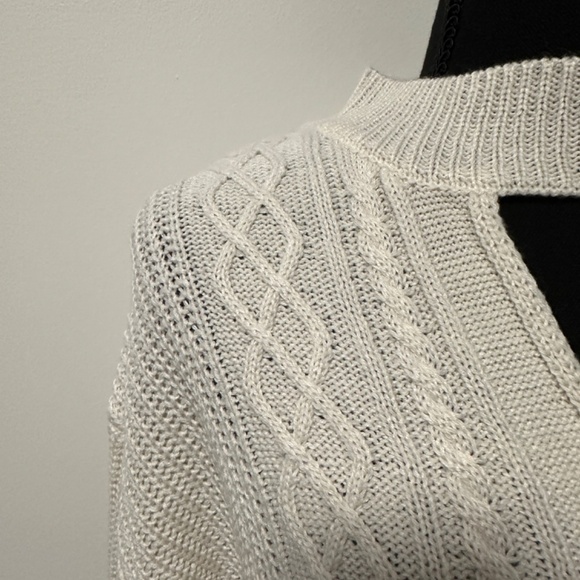 *STEVE MADDEN* Ivory Keyhole Cable Knit Long Sleeve Sweater Size Small - Picture 3 of 7
